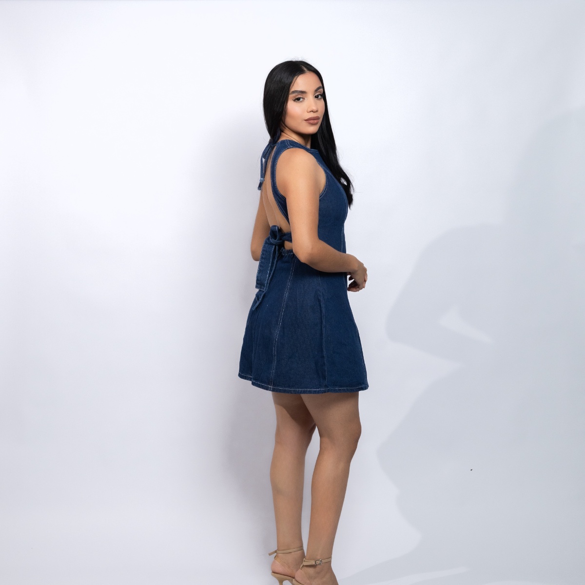 Vestido mini sexy con espalda descubierta