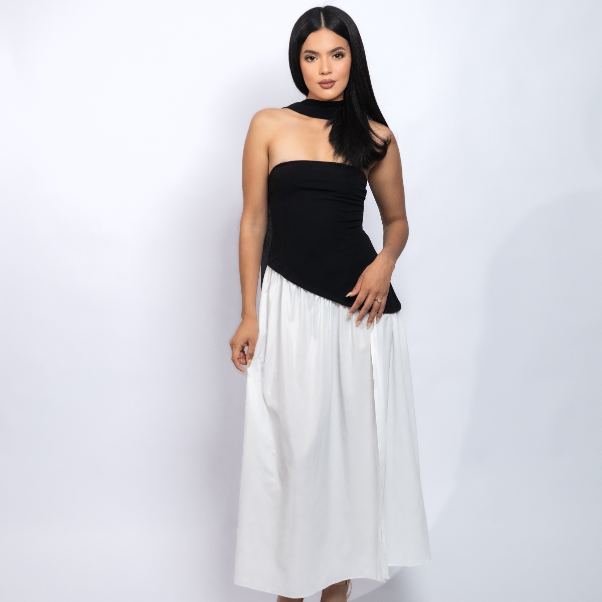 Vestido elegante con abertura lateral