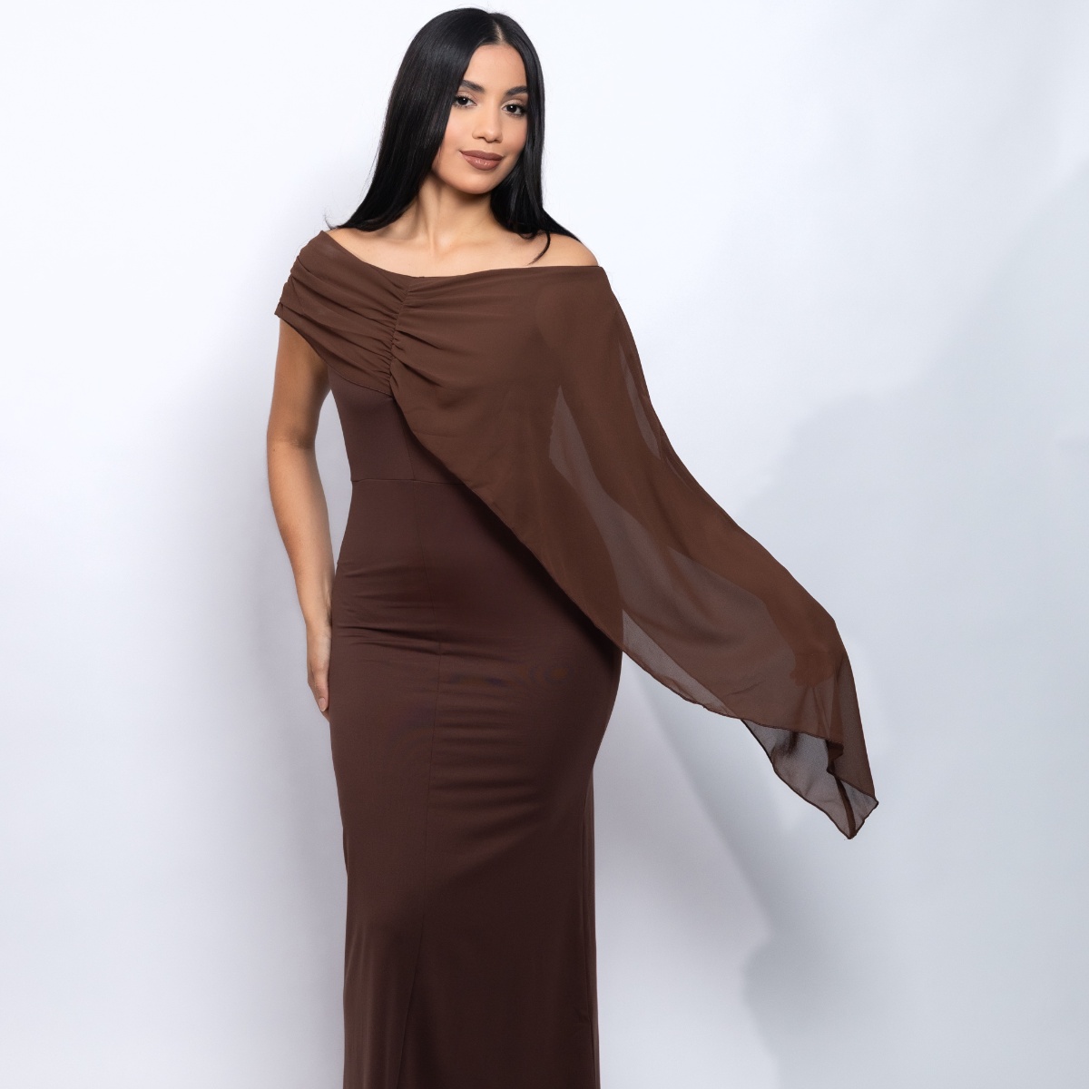 Vestido elegante de hombros descubiertos ajustado