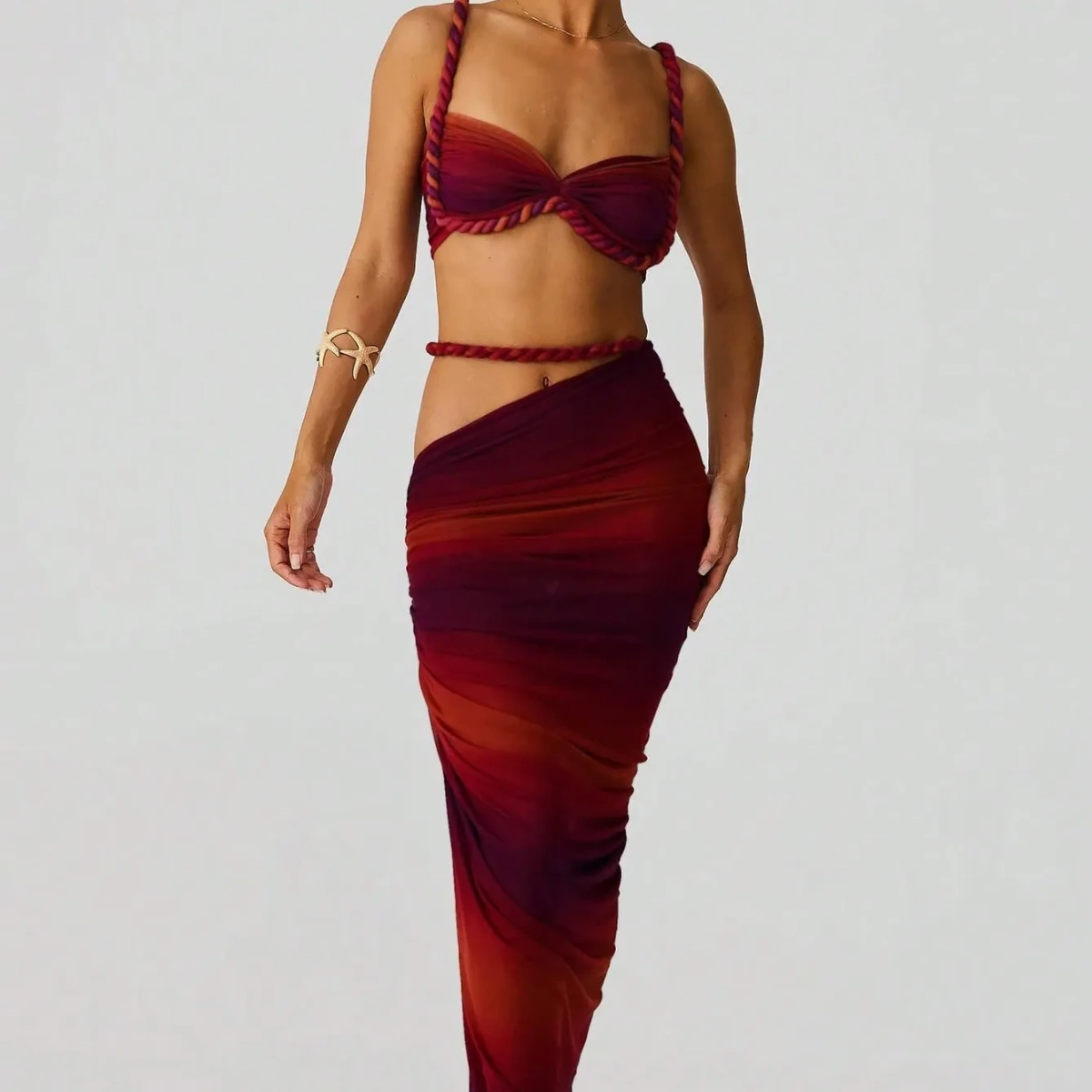 Conjunto de camiseta vereno sin espalda sexy y falda larga plisada para mujer