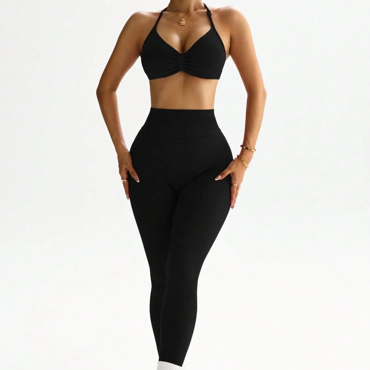 Conjunto deportivo de top halter sin espalda y leggings negro para mujer