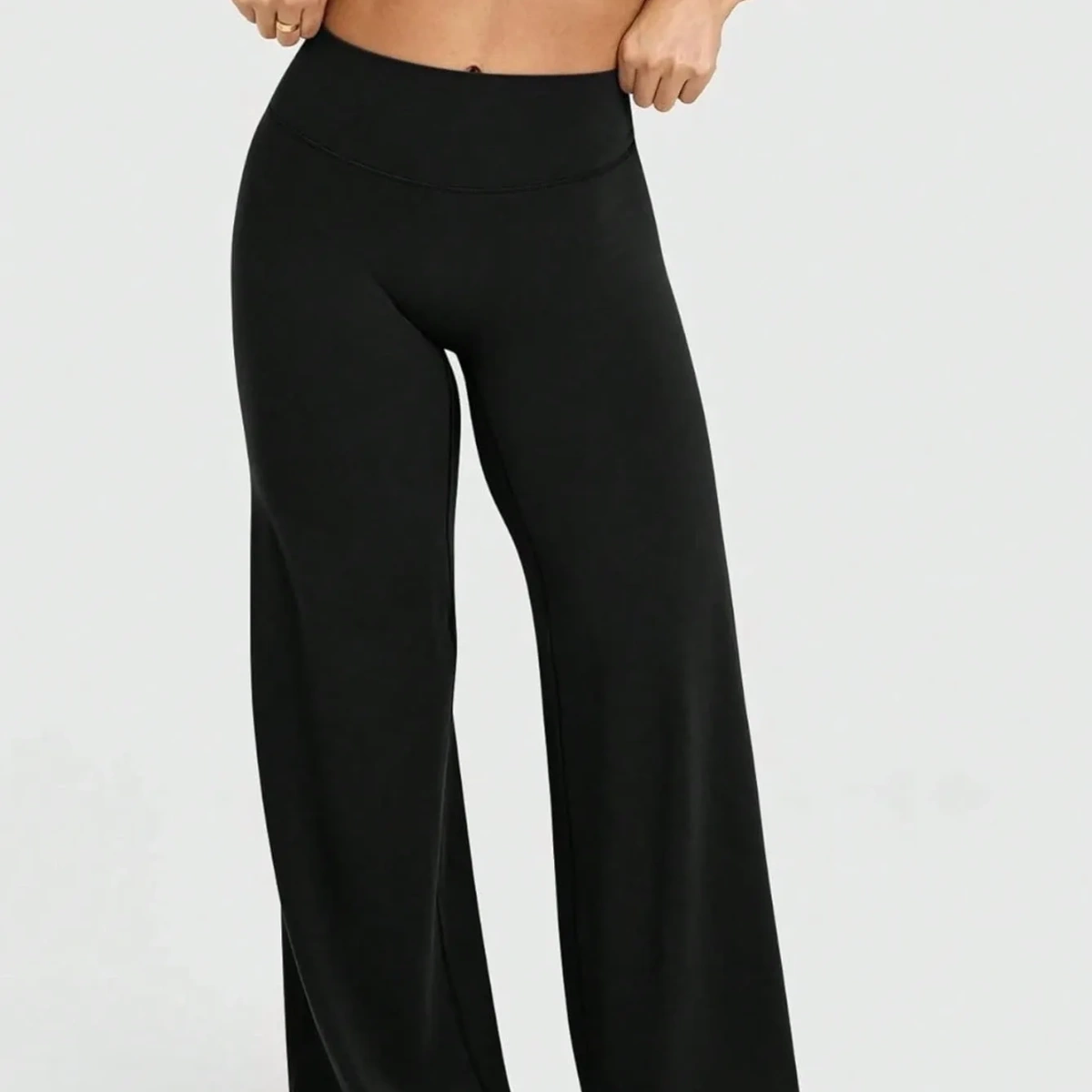 Pantalones anchos negros adecuados para hacer ejercicio