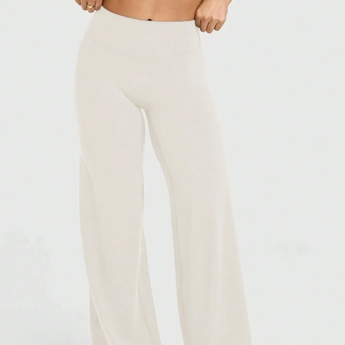 Pantalones anchos blancos adecuados para hacer ejercicio