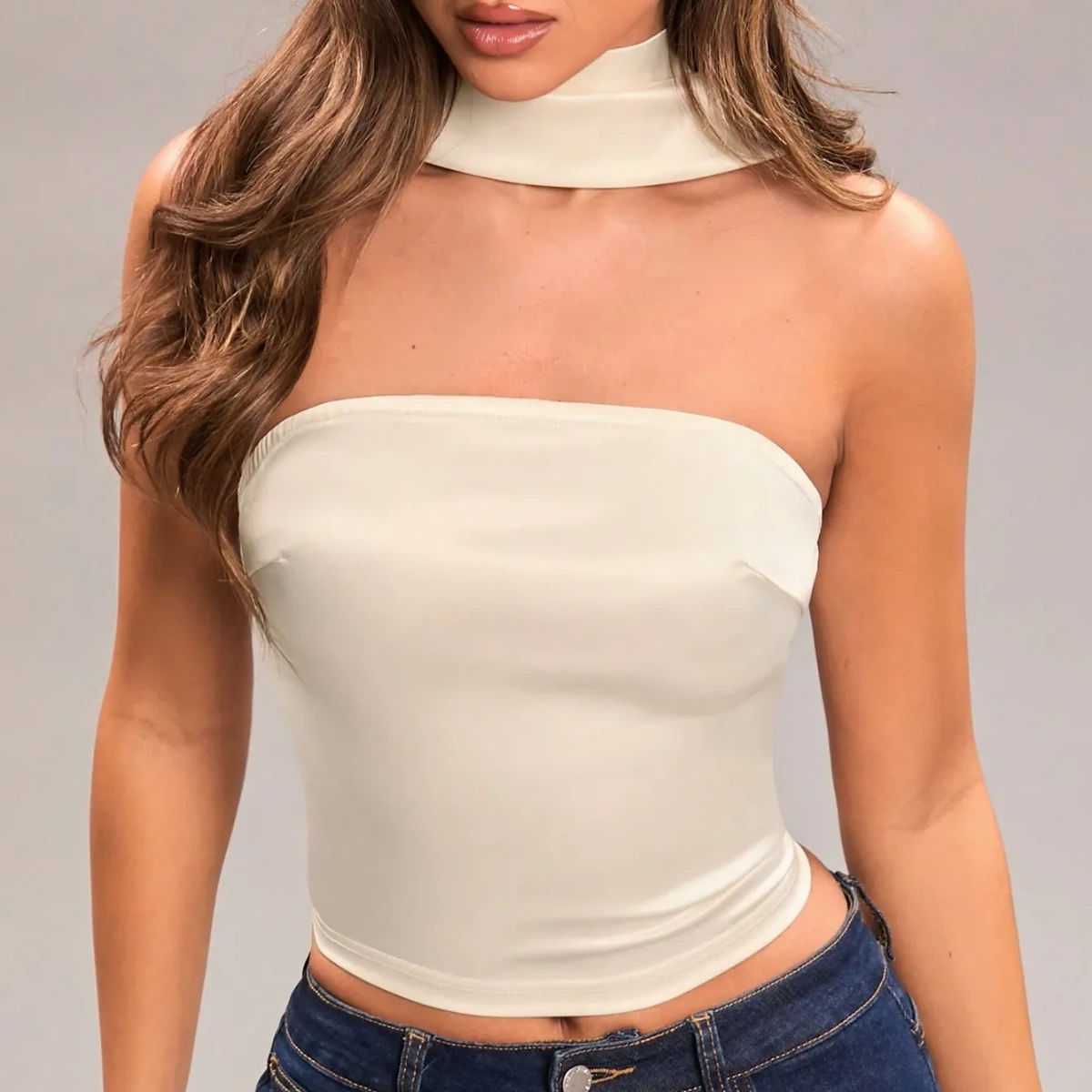 Camisa de cuello Beige con espalda descubierta de seda