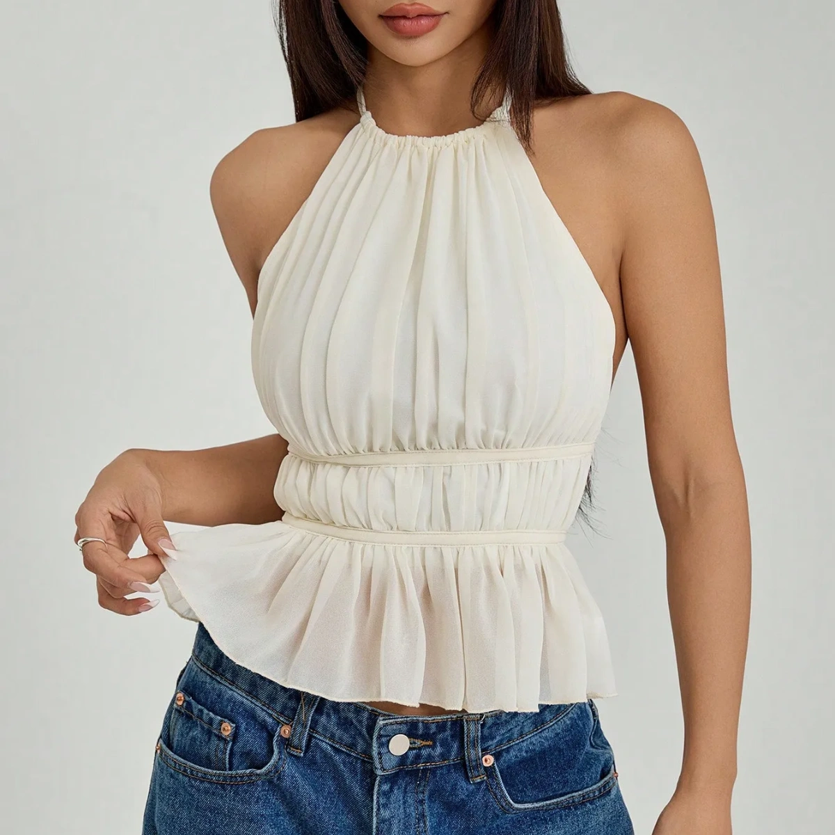 Top Beige sin espalda con cuello y cintura anudada con pliegues